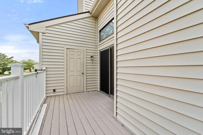 Building Photo - 1512 Roberts Way