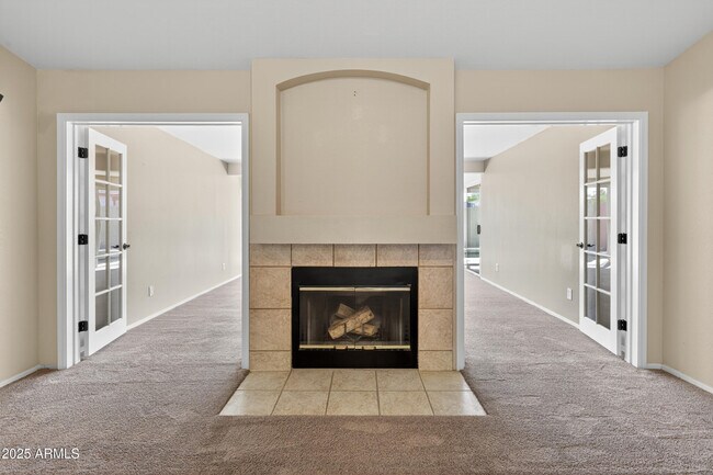Building Photo - 1719 E Sandalwood Rd