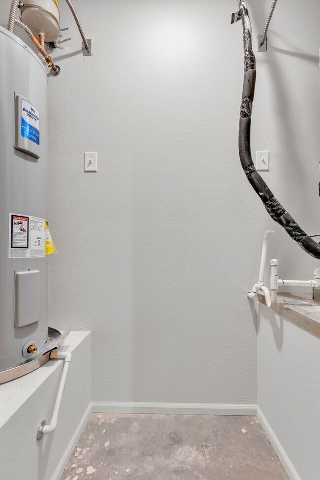 Building Photo - 17996 W Sand Hls Dr