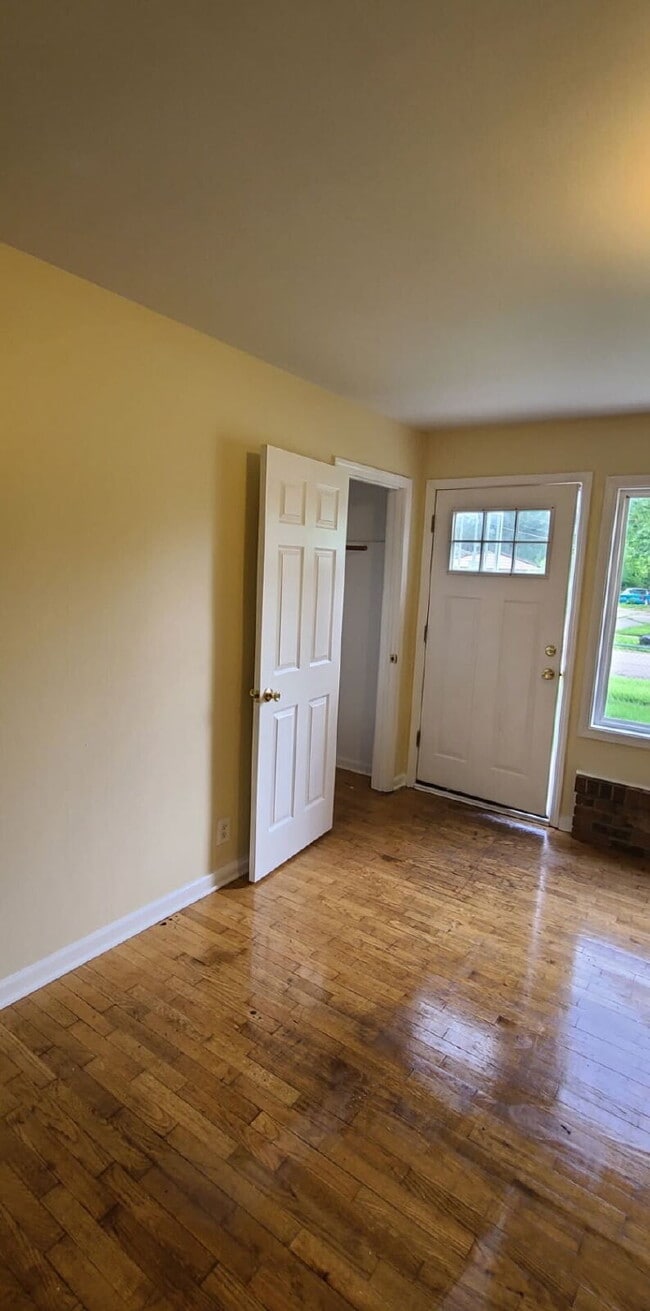 Building Photo - Move-In Ready Home in a Peaceful Mount Mor...