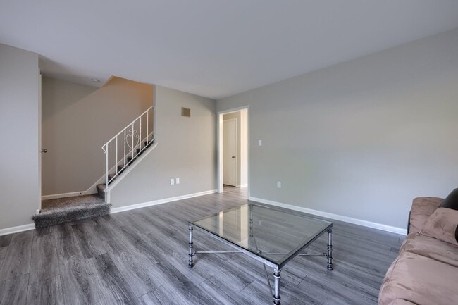 Building Photo - 131 Highview Dr