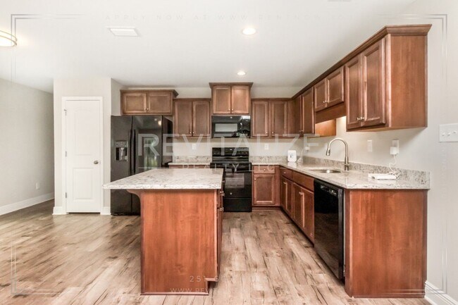 Building Photo - BRAND NEW HOME 3 bed / 2 bath in Midtown!