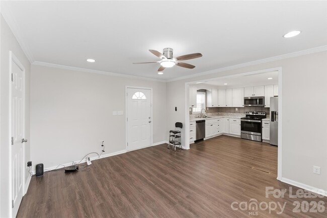 Building Photo - 4000 Fieldcrest Rd