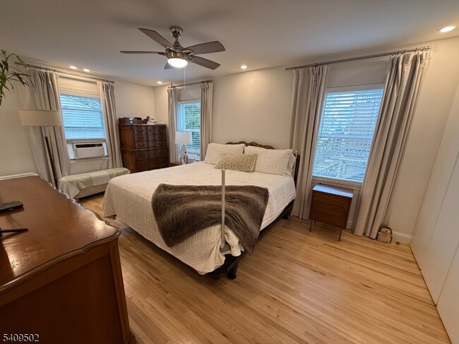 Building Photo - 18 Aubrey St