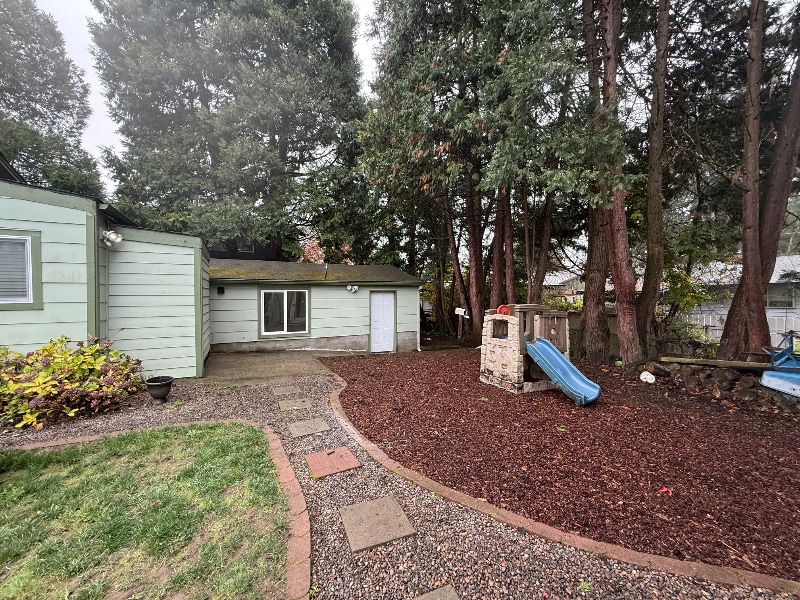 Building Photo - 1166 NE Turner Dr