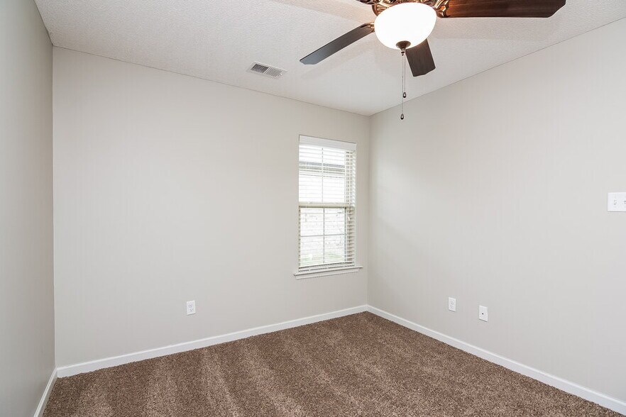 Building Photo - 9435 Darren Cir S