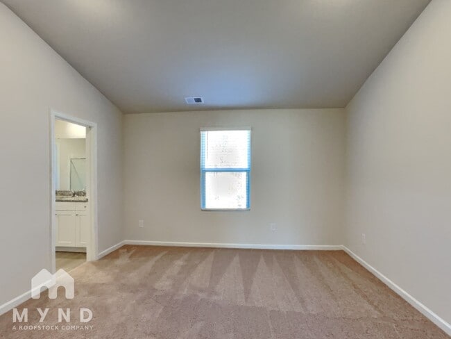 Building Photo - 329 New Villas St