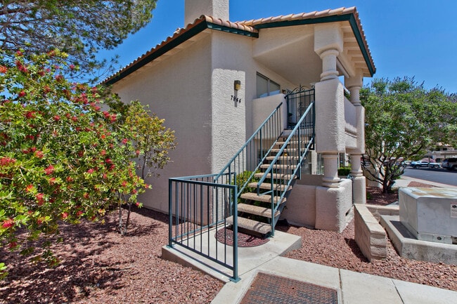 Building Photo - 1ST FLOOR CONDO CLOSE TO SUMMERLIN