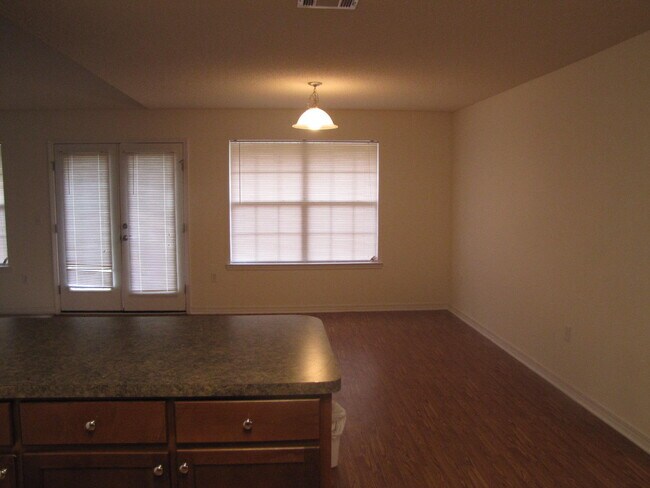 Building Photo - 181 Conquest Ave