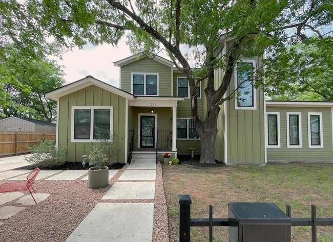 Building Photo - 211 Gibson