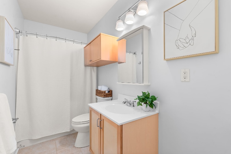 Building Photo - 327 Centre St