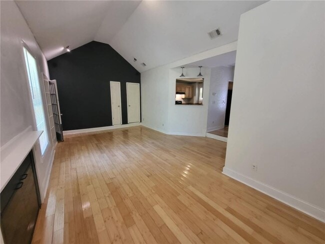 Building Photo - 3873 King Edward Trail SW