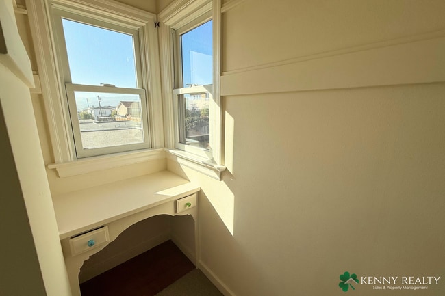 Building Photo - Spacious 3 Bedroom Home in Sign Hill Neighborhood in South San Francisco