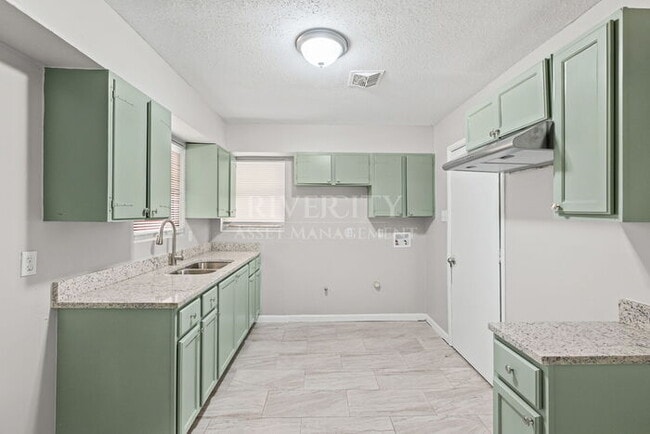 Building Photo - A MUST SEE!!!! SECTION 8 WELCOMED, NEWLY RENOVATED HOME IN FRAYSER