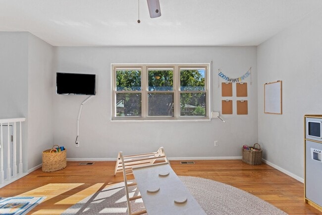 Building Photo - 4 Bed 2 Bath Near Fort Carson!