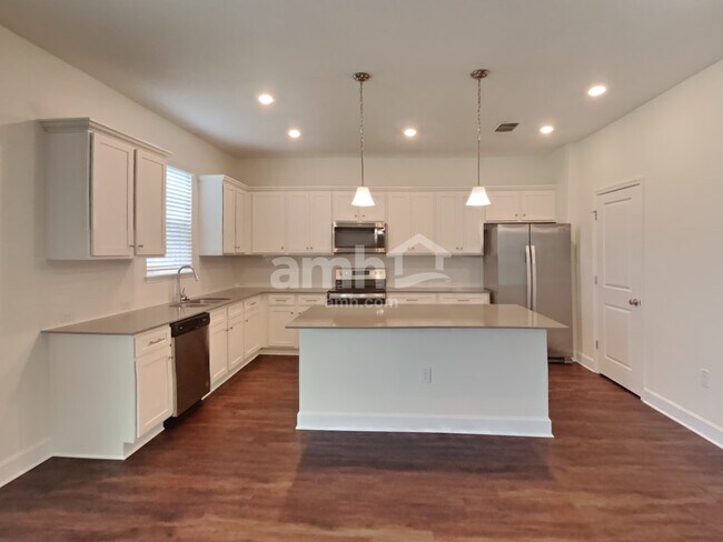 Building Photo - 33955 Thyme Dr