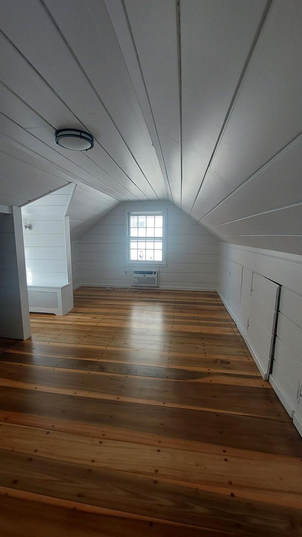 Building Photo - Cape Style Single Family 2 Bedroom/ 1 Bath...