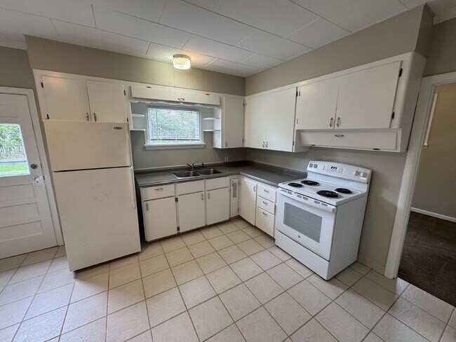 Building Photo - 2-Bedroom Home, Errol Heights, Gardners Welcome!