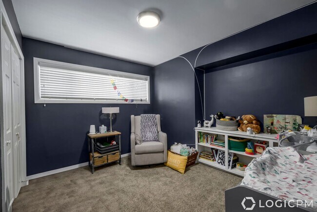 Building Photo - 6845 S Greenfield Way