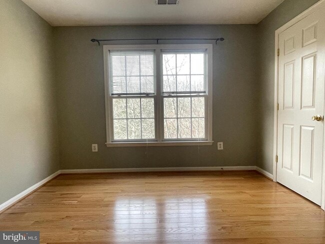 Building Photo - 32 Palace Ln