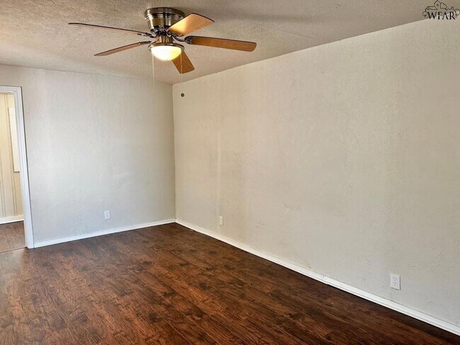 Building Photo - 1627 Oceola Ave