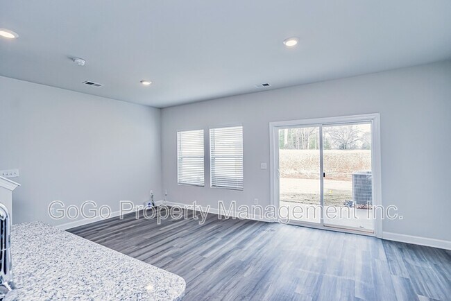 Building Photo - 126 Telford Dr