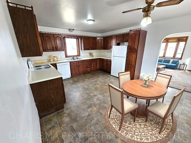 Building Photo - 3 Bedroom, 2 Bath House With All the Charm and Space You Need!