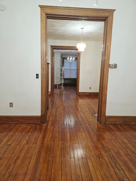 Building Photo - 117 V St NW