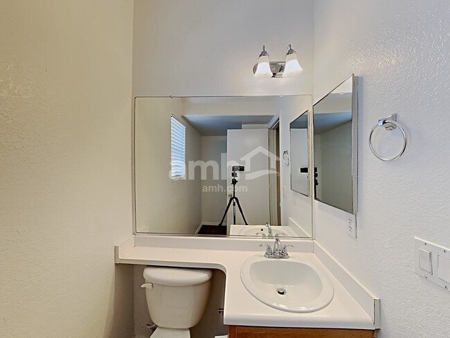 Building Photo - 1026 E Chambers St