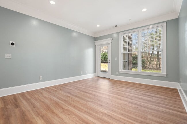 Building Photo - Freshly Updated 2BR/2BA Condo - Minutes to North Hills