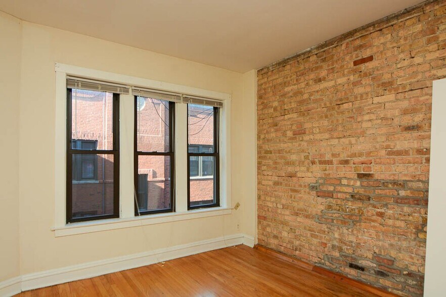 Building Photo - 3523 N Racine Ave