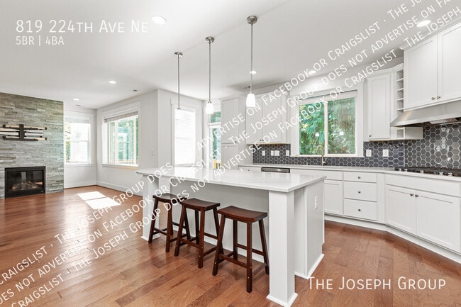 Building Photo - 819 224th Ave NE