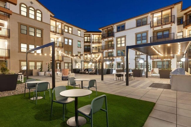 Building Photo - 1008 E El Camino Real