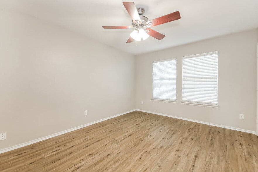 Building Photo - 2027 Northridge Dr