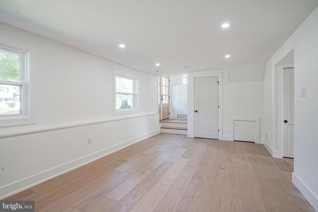 Building Photo - 316 Farmdale Rd