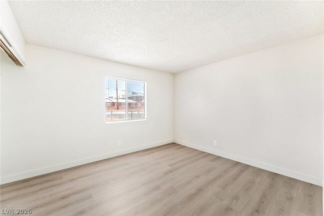 Building Photo - 5309 W Cheyenne Ave