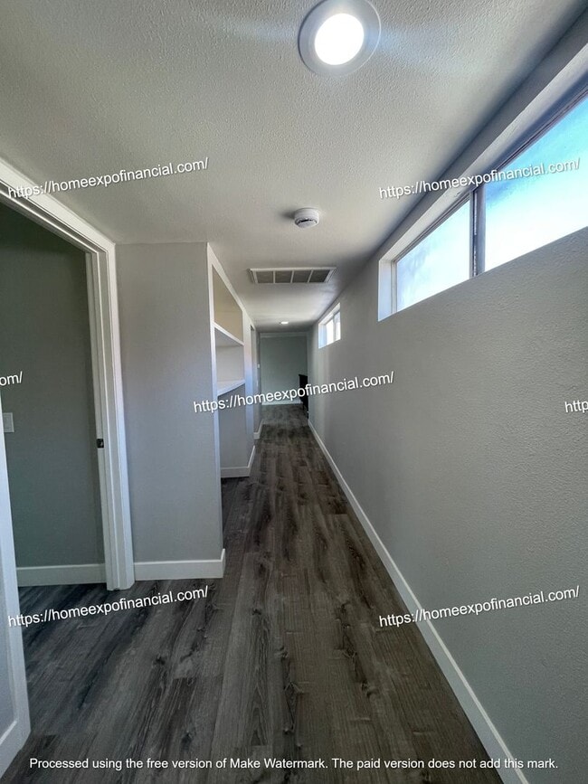 Building Photo - 1220 S Cypress Ave
