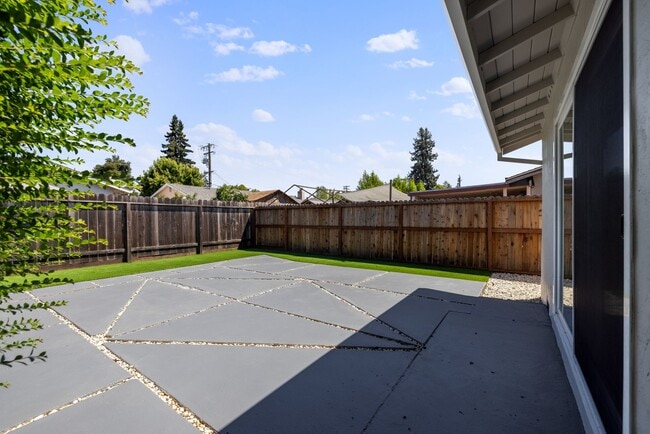 Building Photo - Updated 4 Bedroom 2 Bath North Napa Home