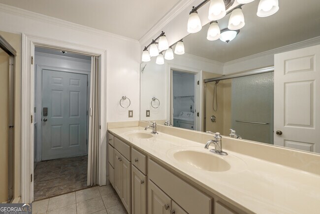 Building Photo - 248 W River Bend Dr