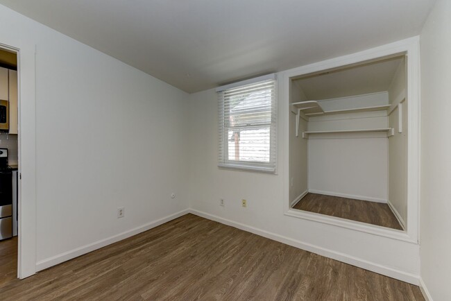 Building Photo - 2025 Pre-Leasing RENOVATED Rare 2 Bedroom ...