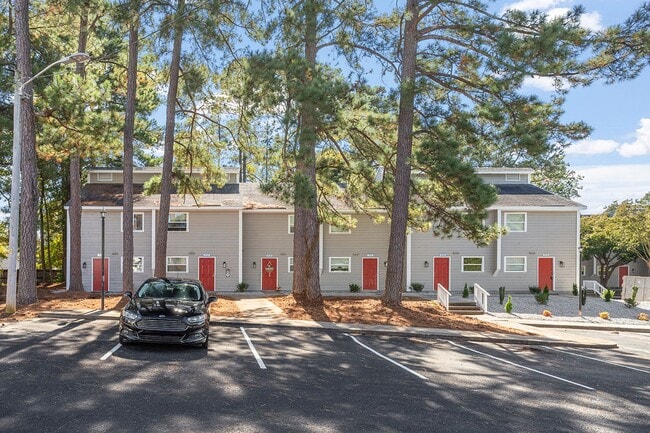 Building Photo - Beautifully Renovated Townhouse Near Downtown Clayton