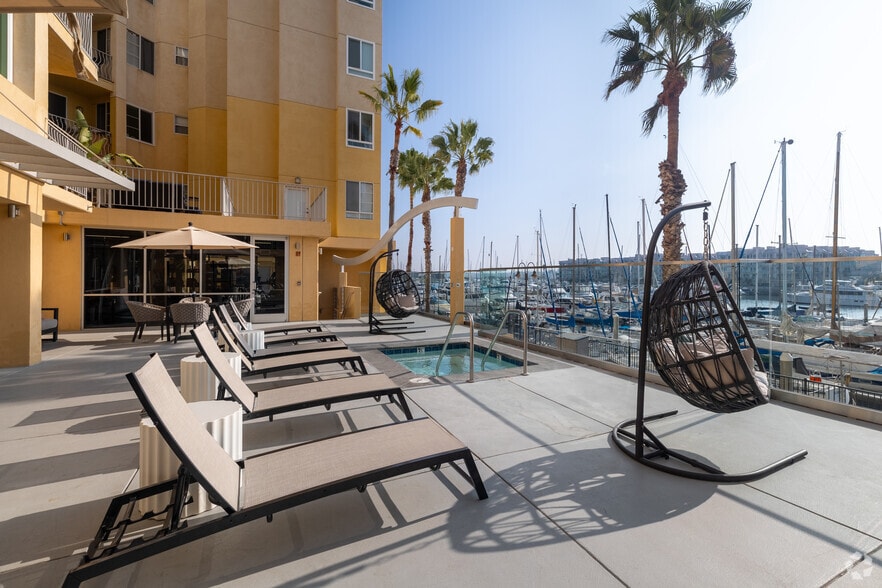 Pool Deck - Riviera Collection - St Tropez