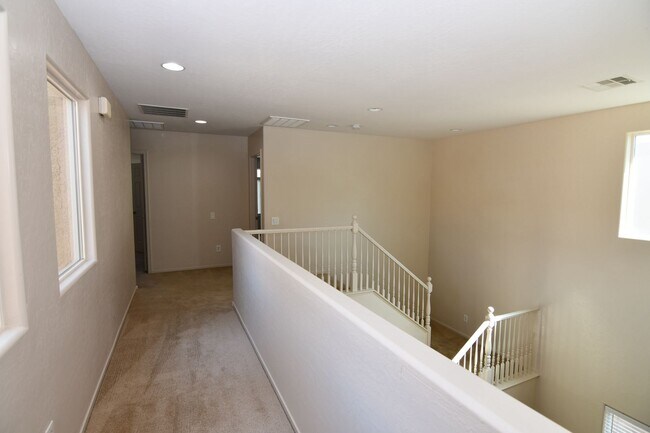 Building Photo - 2689 Niddrie Ave