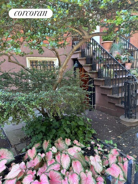 Building Photo - 134 W 13th St