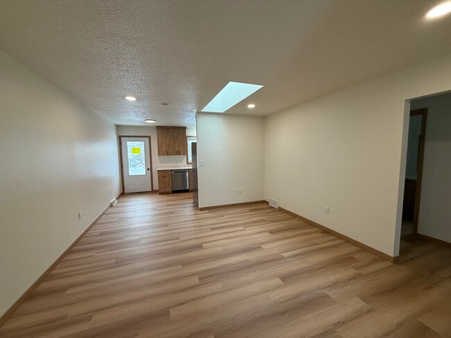 Building Photo - 1004 Castlewood Dr