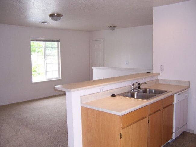 Building Photo - 880WD