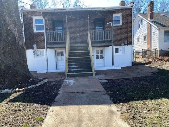 Building Photo - Cute Duplex, Must See!