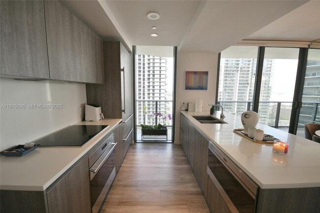 Building Photo - 801 S Miami Ave