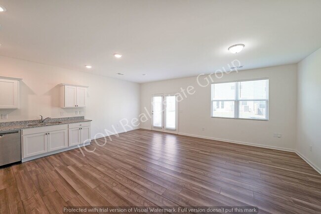 Building Photo - 3/2.5 Townhouse close to 41 and downtown