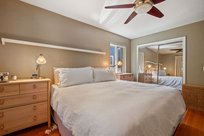 Building Photo - Old Southwest 2 bed / 1 bath / 1 car garage REMODELED & Move In Ready